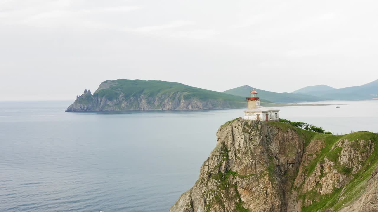 日本海沿岸的灯塔视频素材