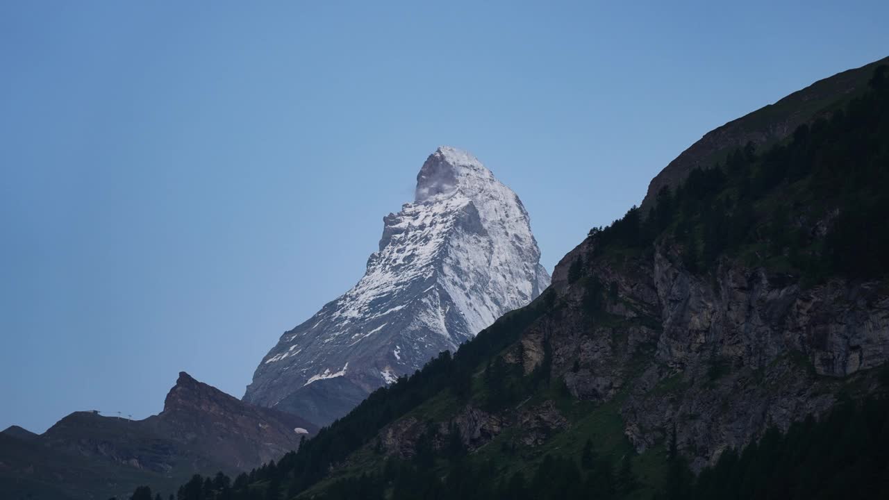 瑞士采尔马特山谷，马特洪峰上的日出视频素材