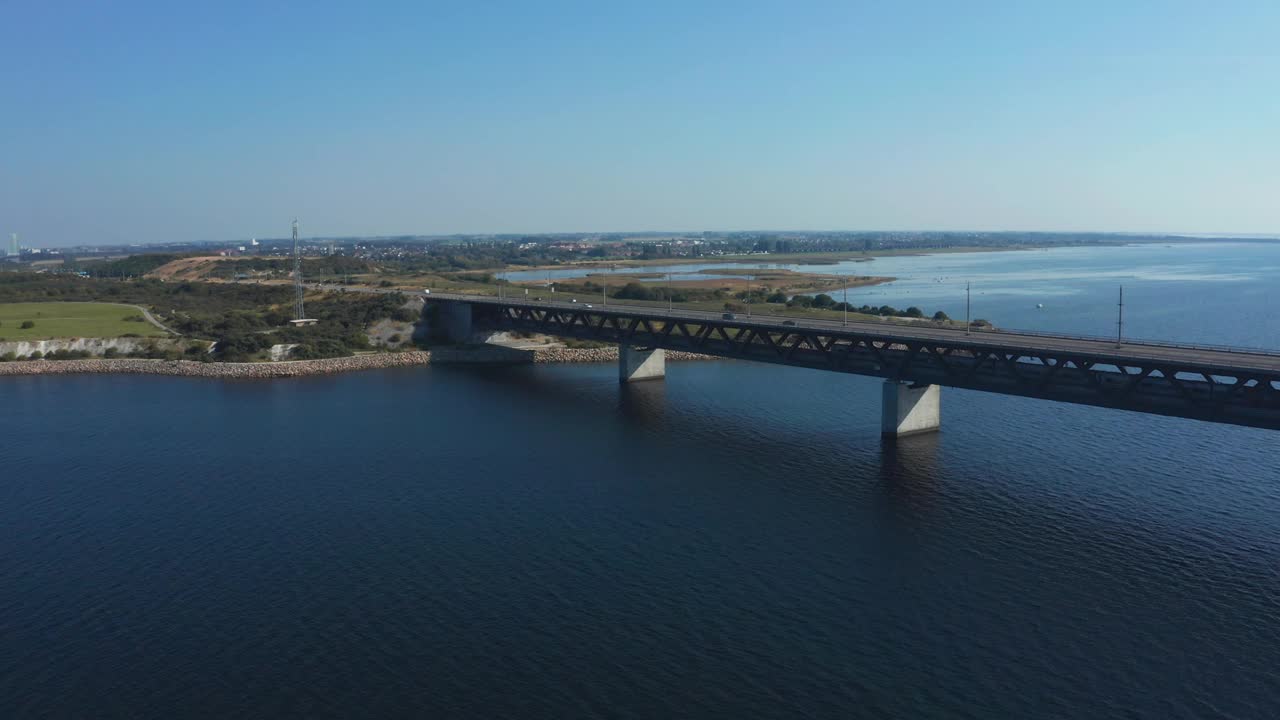 俯瞰波罗的海的厄勒海峡大桥全景视频素材