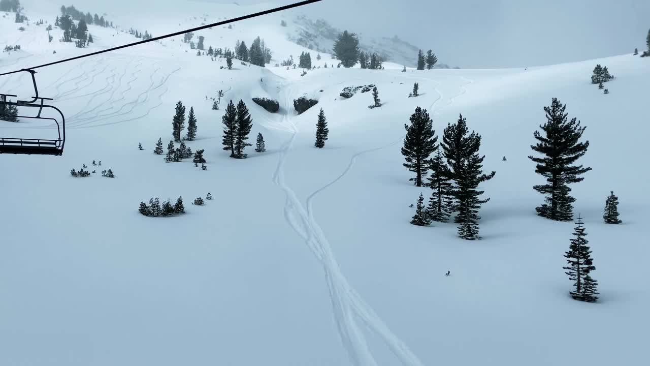 山上的滑雪视频视频素材