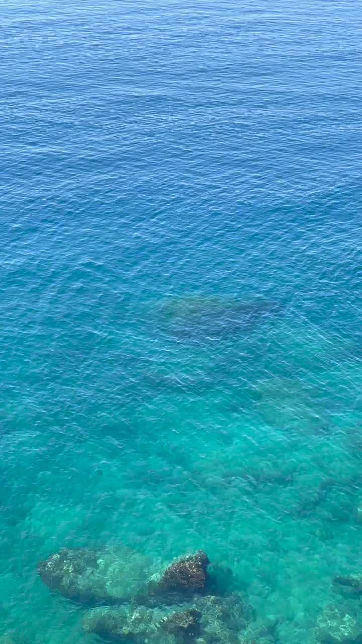 碧波荡漾的海水来自土耳其安塔利亚视频素材