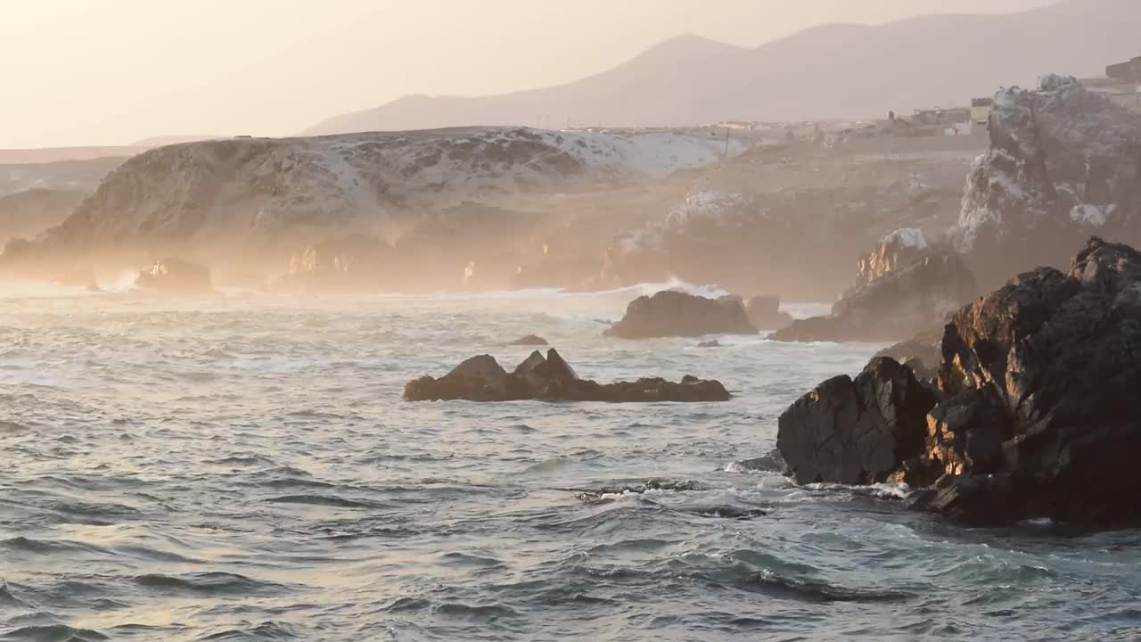 海岸线在黄昏视频素材