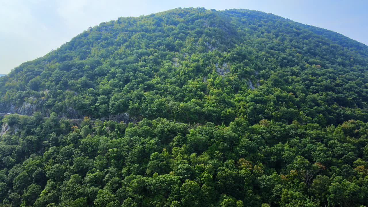 无人机拍摄的美丽的阿巴拉契亚山谷视频素材