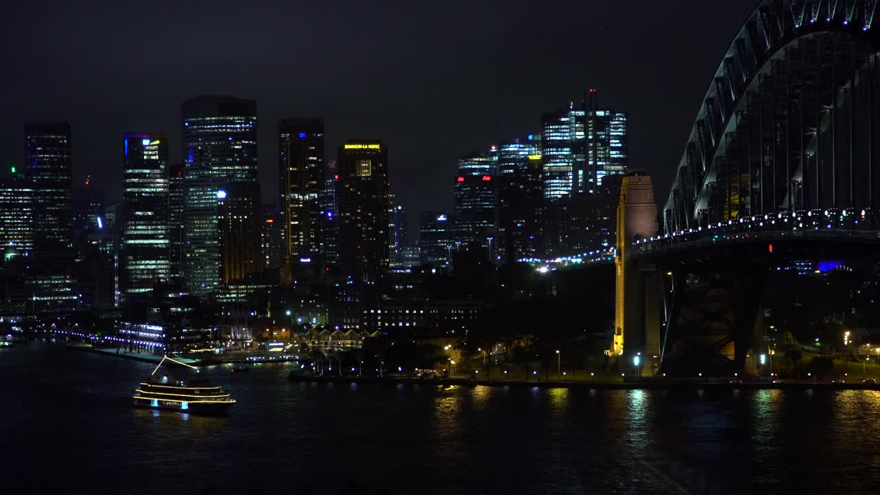 城市景观照亮了悉尼中央商务区的夜晚视频素材