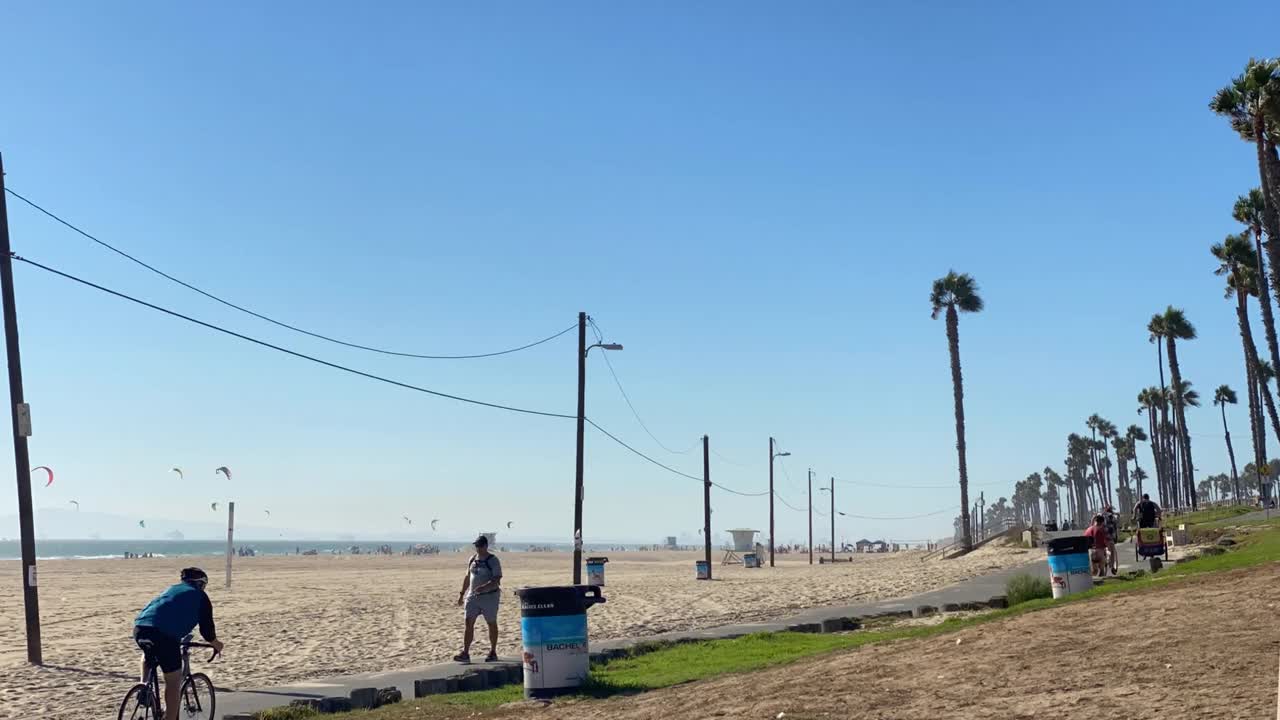 阳光明媚的夏日沙滩的时间流逝视频素材