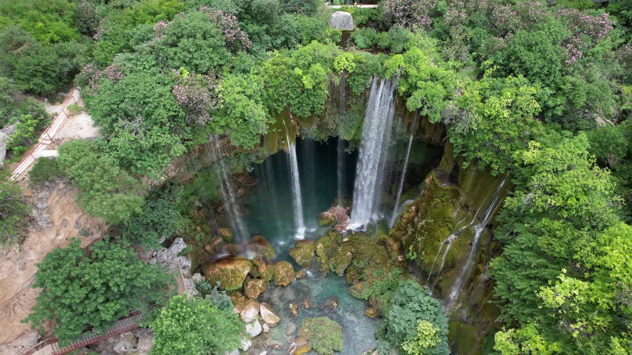 鸟瞰Yerköprü瀑布在mut/Mersin/土耳其视频素材