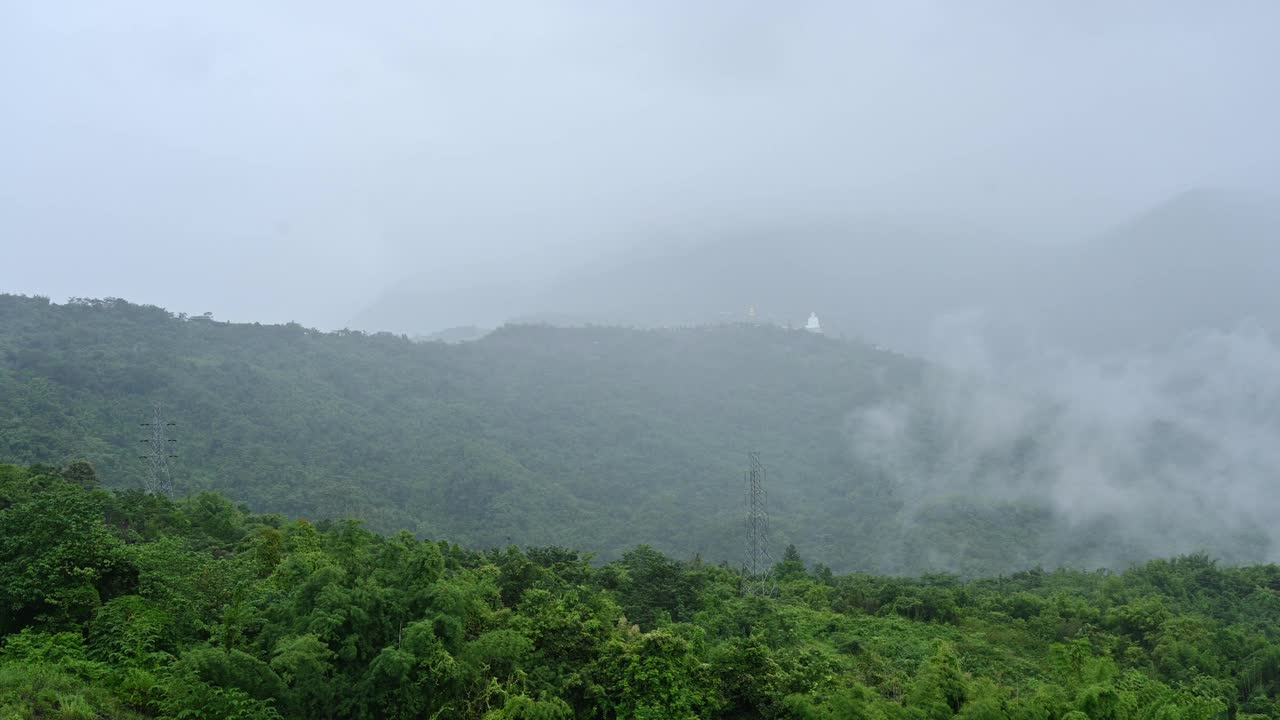 山景，雨天雾蒙蒙视频素材