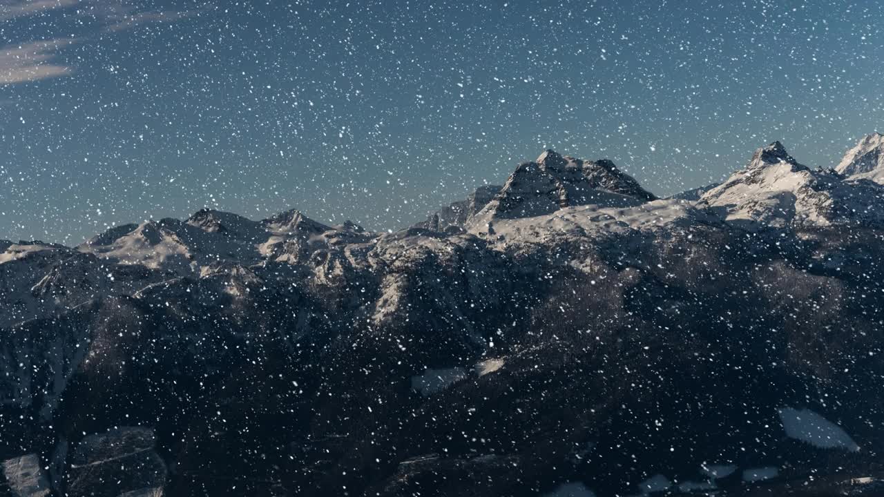 动画的雪落在蓝色的圣诞小玩意和冬天的山背景视频素材