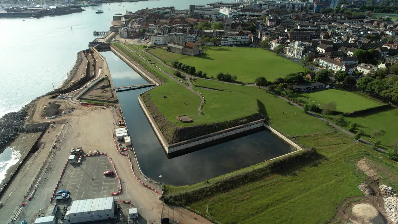 南海公共公园和游乐区在南海的海岸，朴茨茅斯，英格兰。空中视频素材