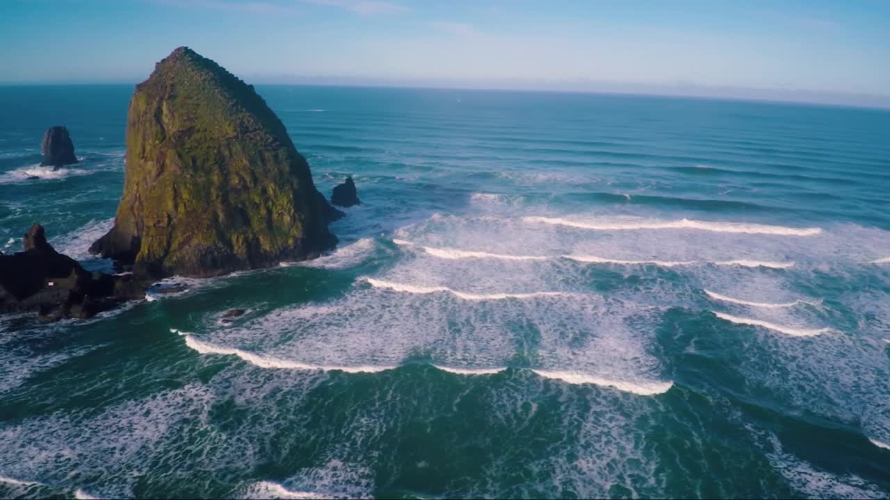 佳能海滩和干草岩，俄勒冈州，美国视频素材