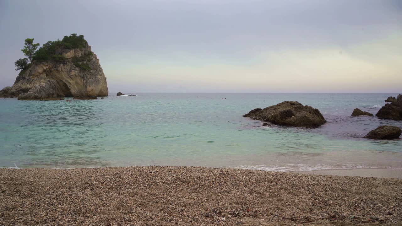 热带海滩，海浪柔和视频素材