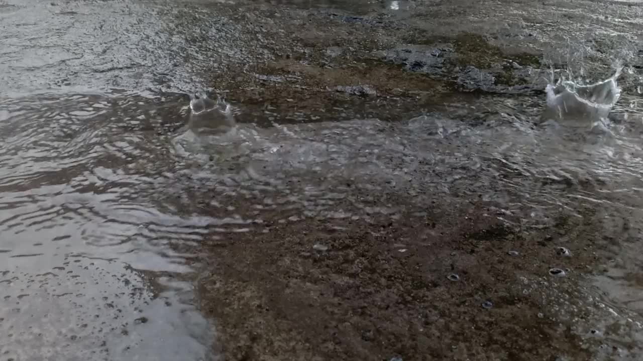 雨点落在地板上视频素材