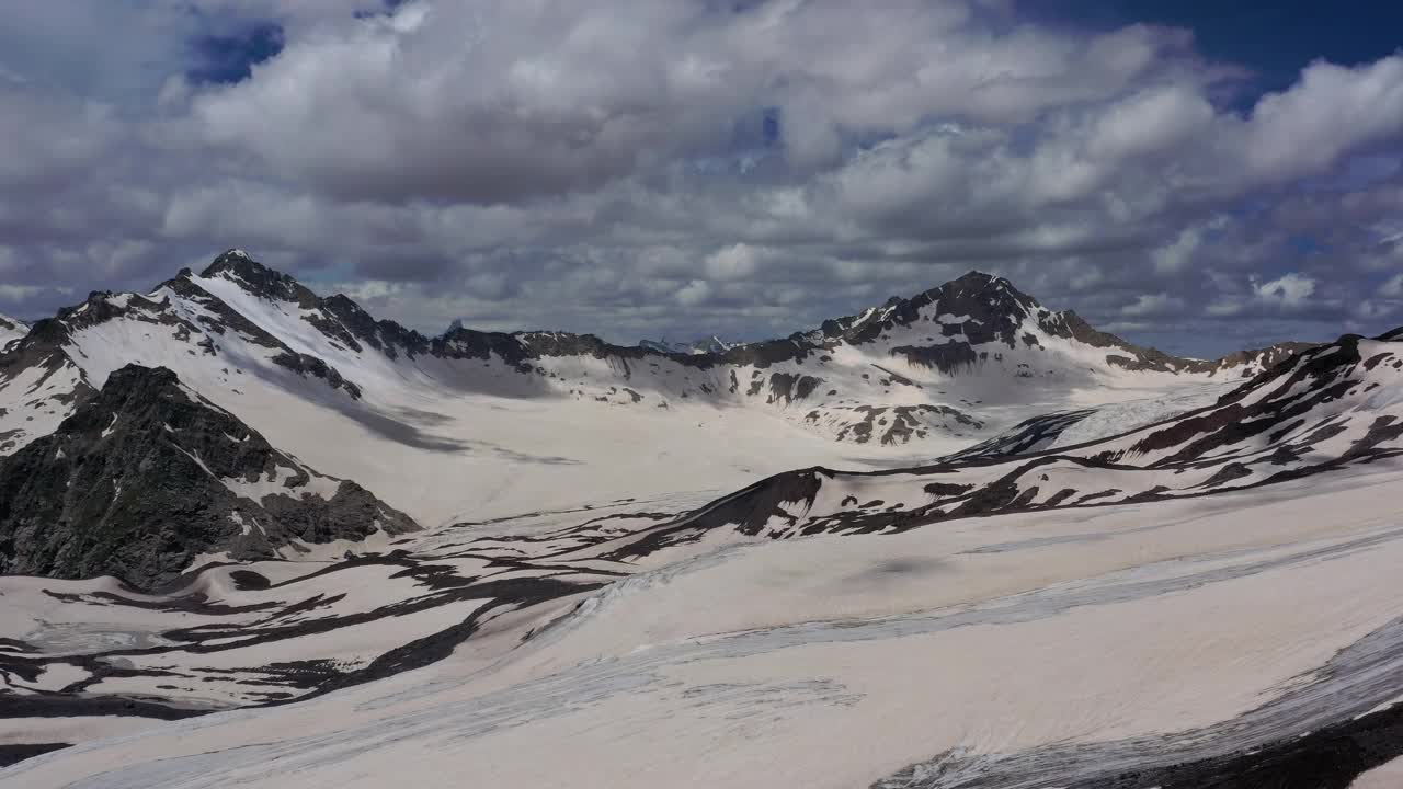 鸟瞰高加索雪山视频素材