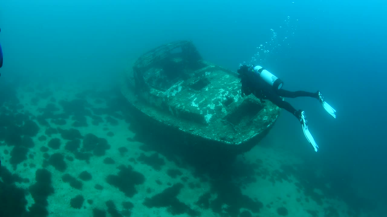 沉船潜水。视频素材