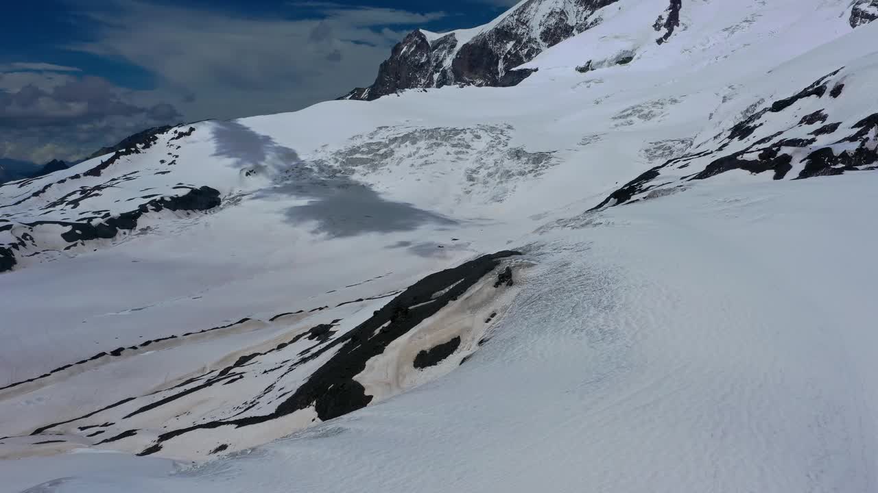 鸟瞰高加索雪山视频素材