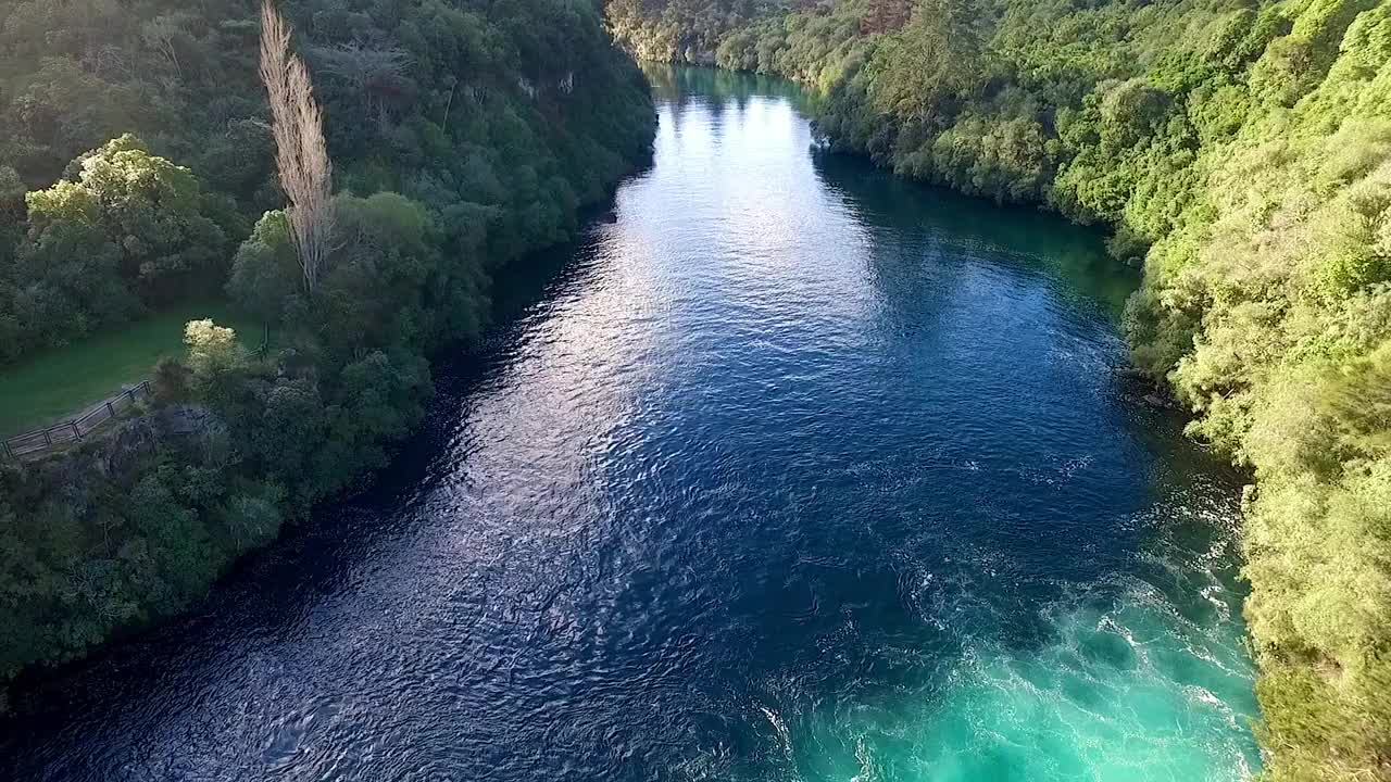 胡卡瀑布在怀卡托河，陶波-新西兰视频素材