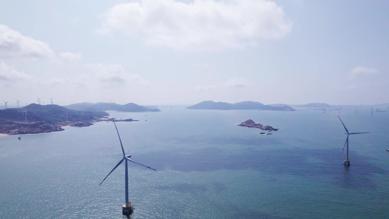 海上风力发电厂鸟瞰图视频素材