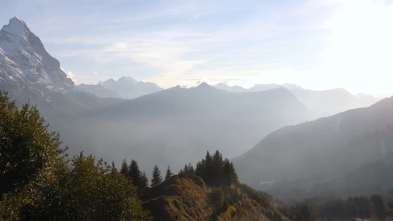 艾格尔北脸和格林德沃山谷的风景视频素材