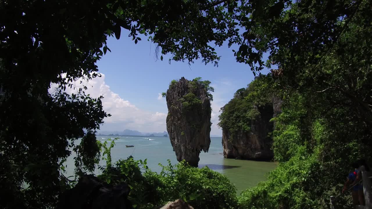 4K电影的长镜头
泰国攀牙湾国家公园的詹姆斯邦德岛或koh tapu视频下载