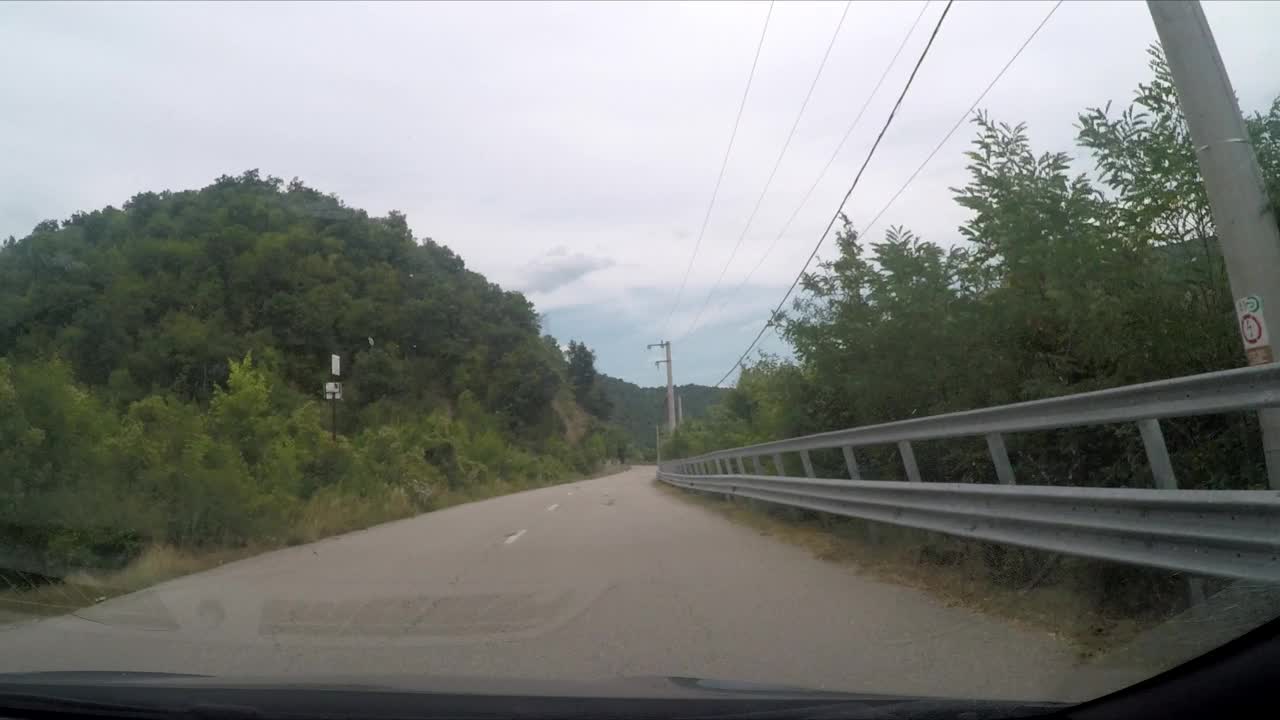 罗马尼亚多瑙河沿岸的道路视频素材