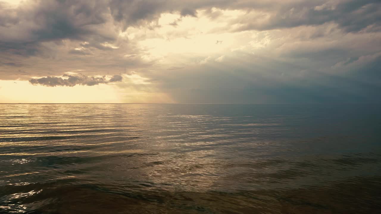 夏末波罗的海的夜晚视频素材