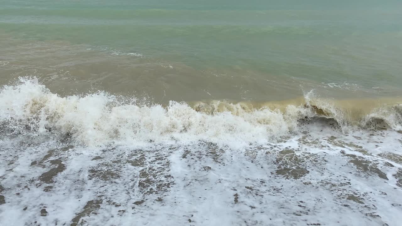 可以看到暴风雨的海景视频素材