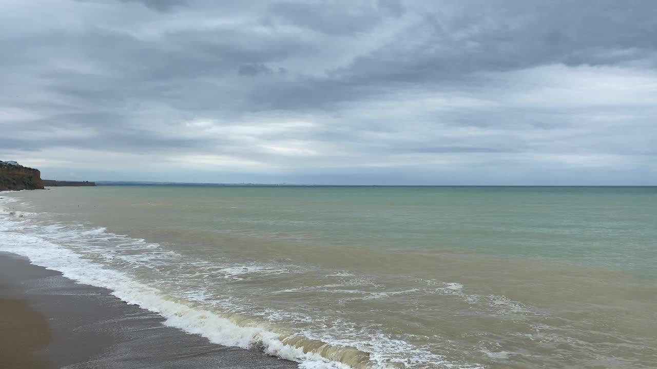 可以看到暴风雨的海景视频素材