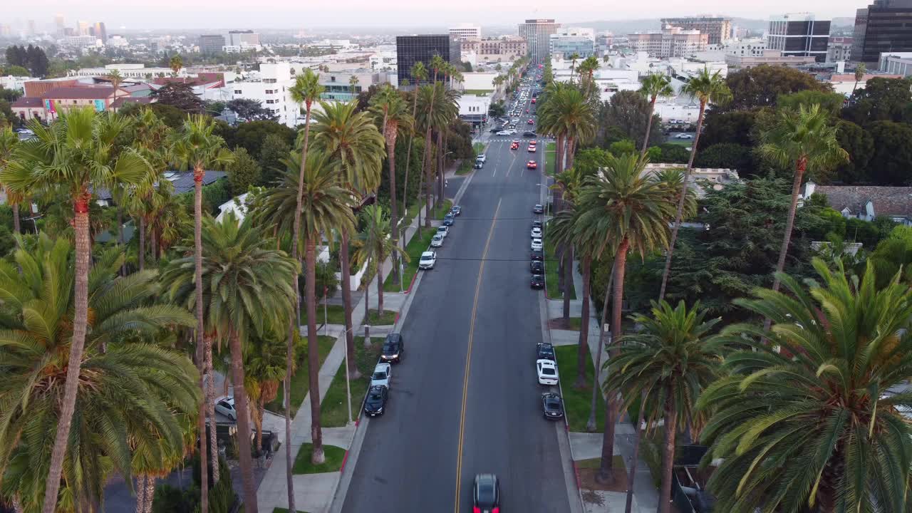 贝弗利山公路和城市景观-鸟瞰图视频素材