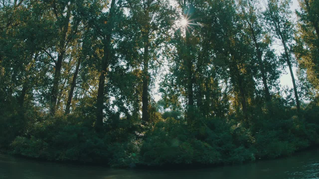 沿着多瑙河海峡旅行视频素材