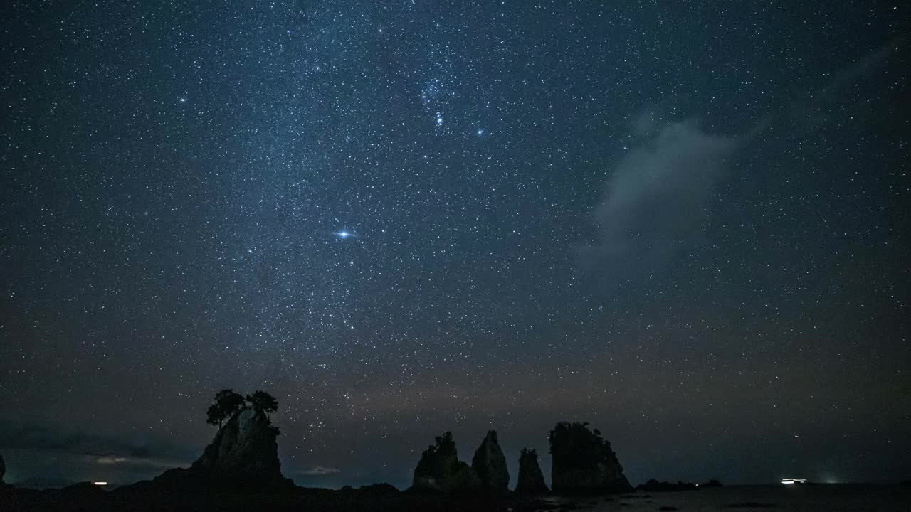 在Minamiizu Minokake Rock View Point升起的冬星时间流逝视频素材