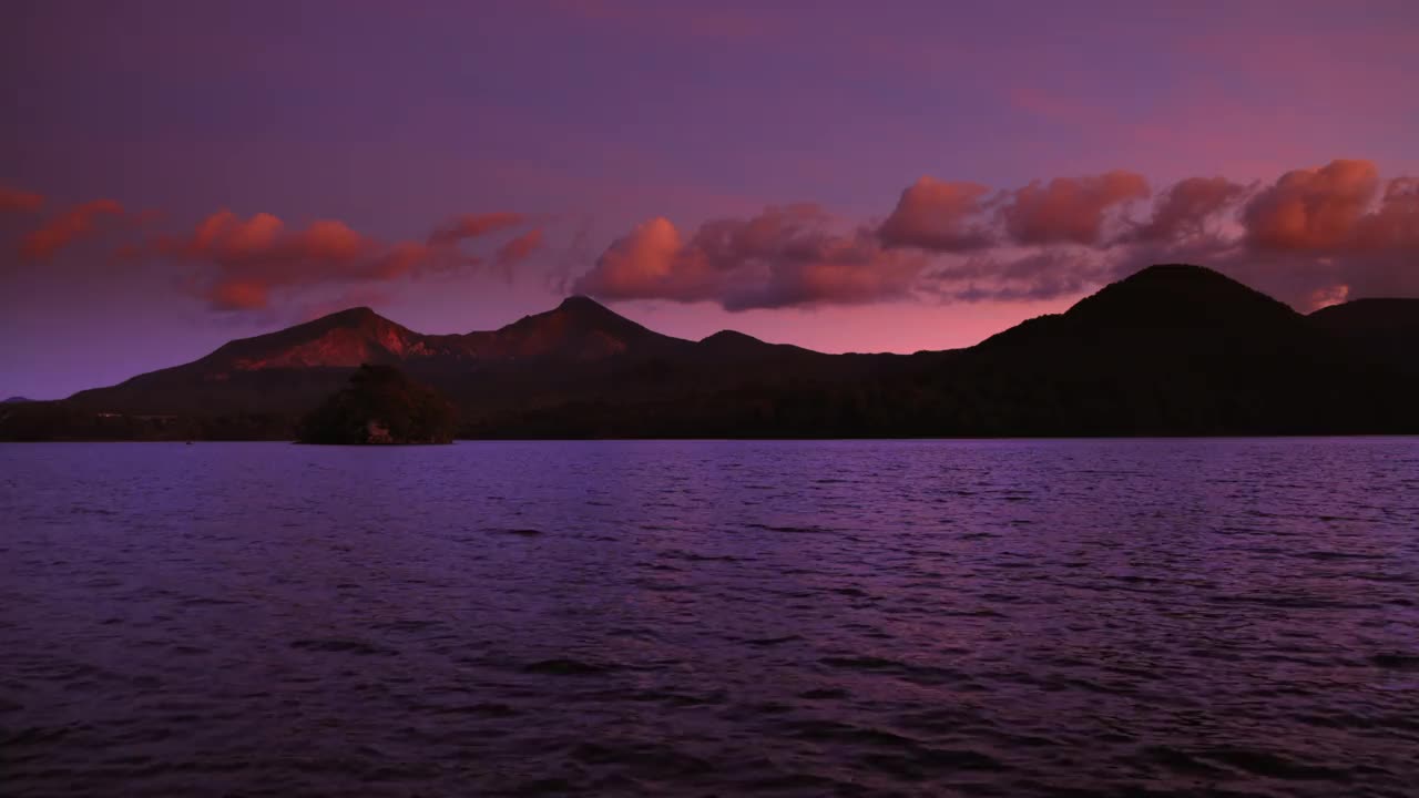 黄昏时分，福岛县的万代山和海原湖视频素材