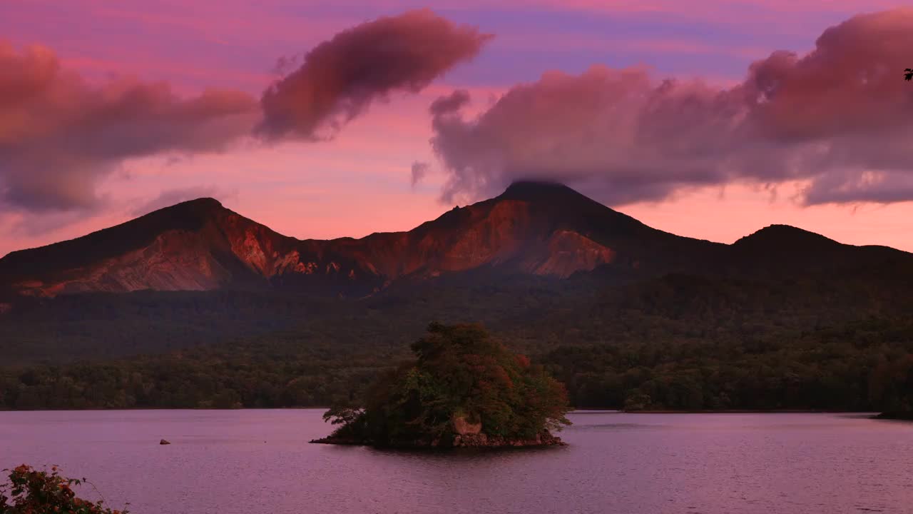 黄昏时分，福岛县的万代山和海原湖视频素材