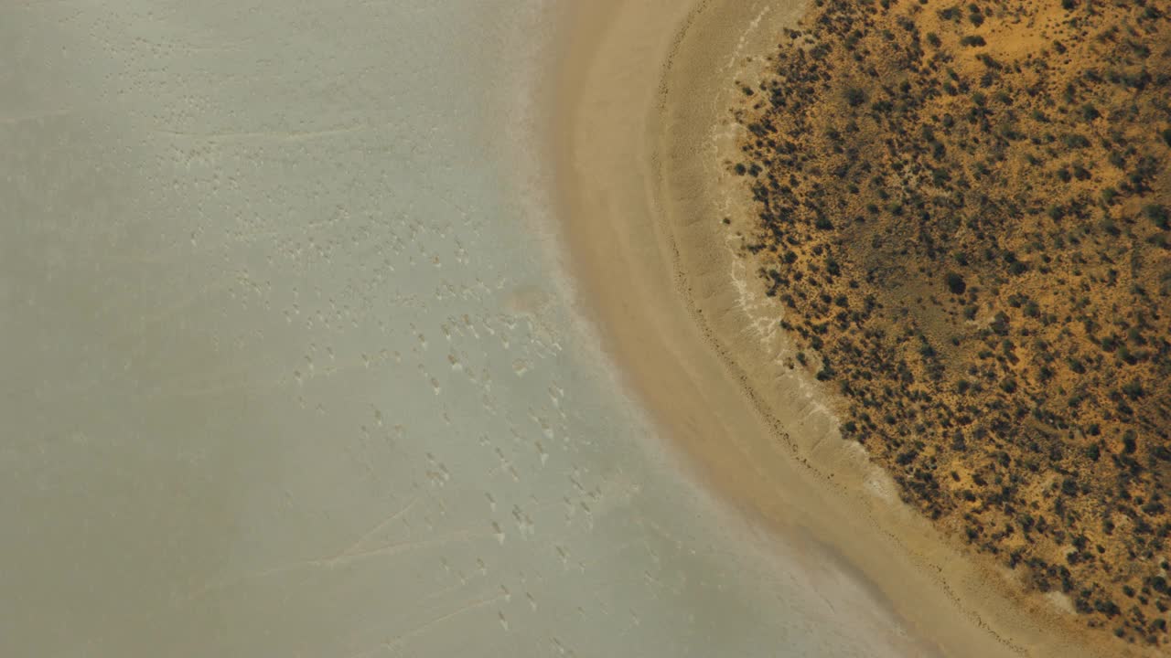 鸟瞰盐湖澳洲原住民的土地视频素材