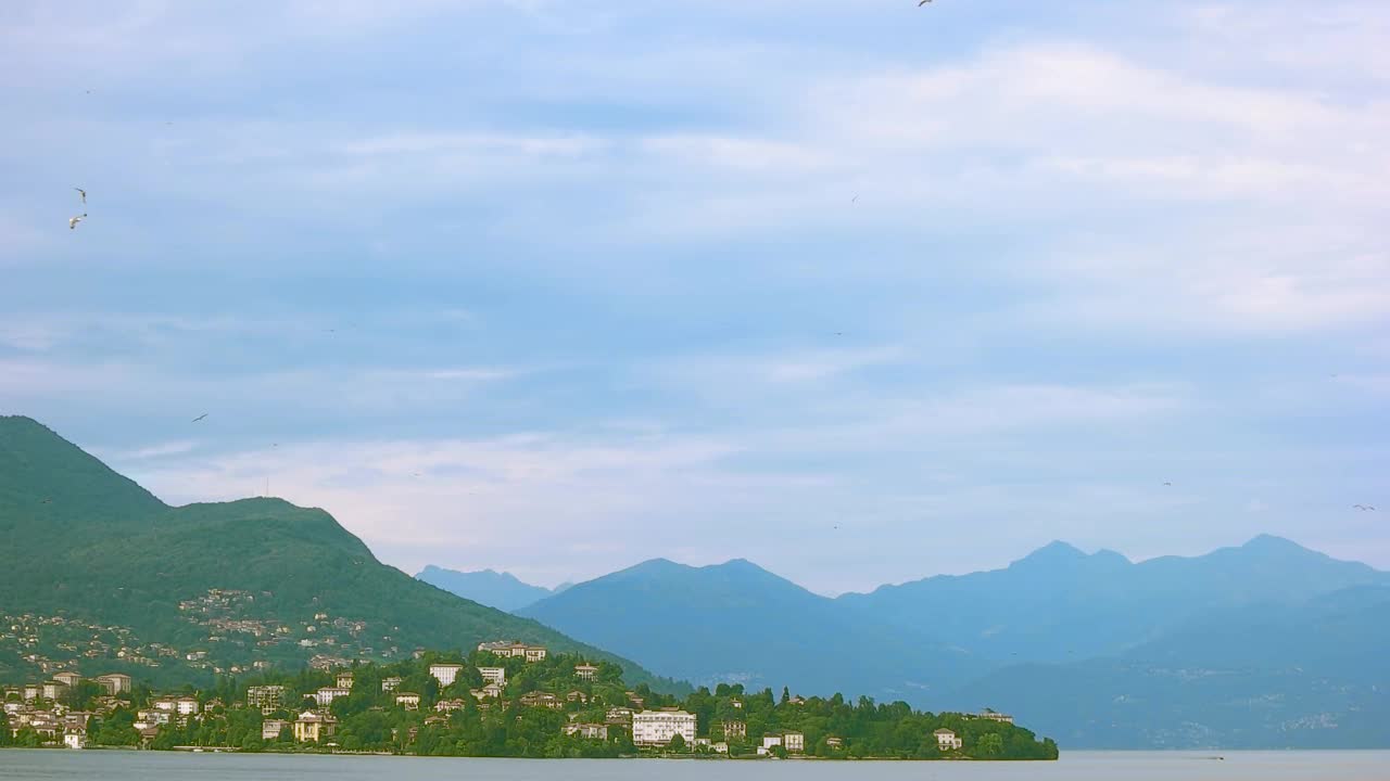 马焦雷湖和阿尔卑斯山。视频素材