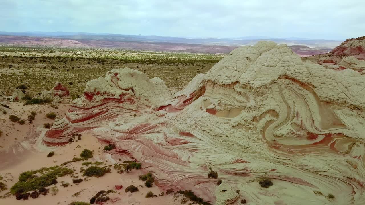 鸟瞰图:在沙漠景观中的岩石形成的风景-卡纳布，犹他州视频素材