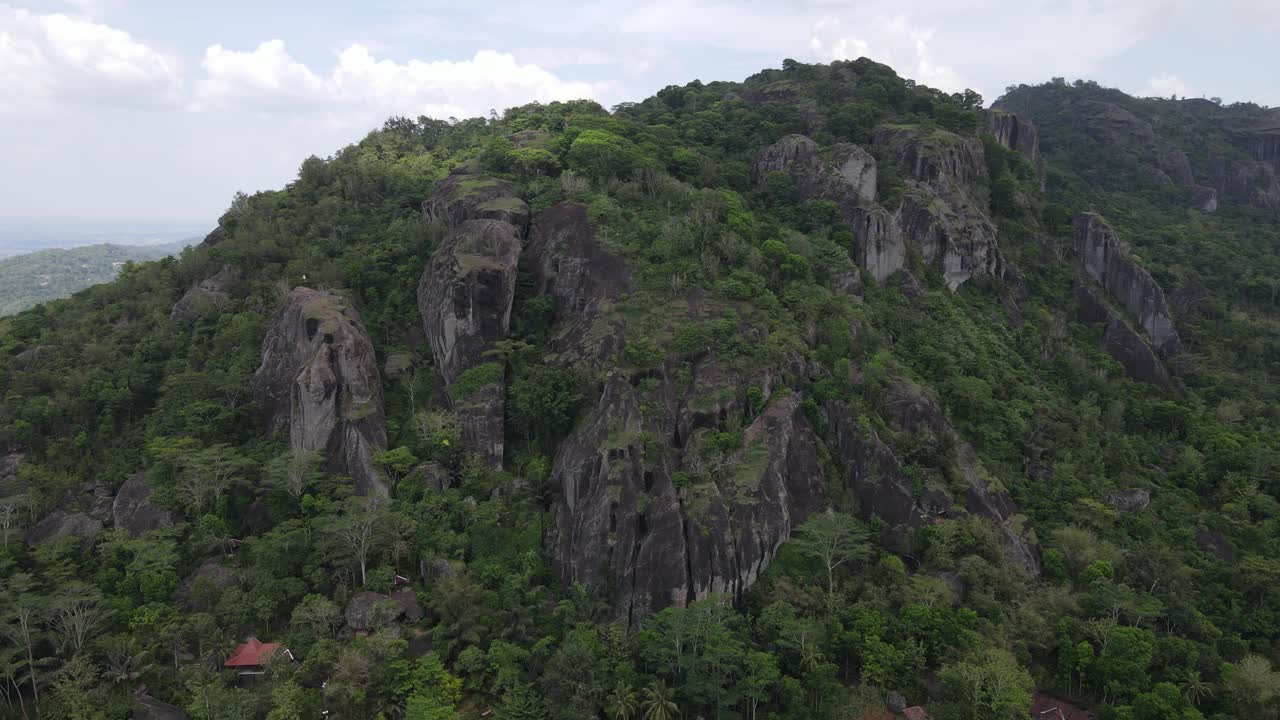 印度尼西亚日惹的古代悬崖景色。视频素材