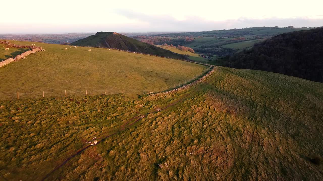 日落在谷鸽代尔峰区在英格兰，英国。视频素材