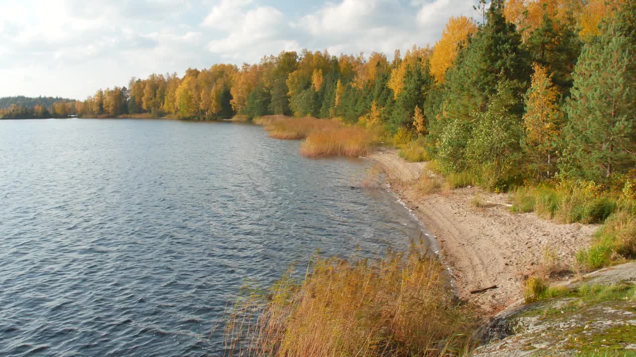 萨马湖岸边秋景，拉彭兰塔芬兰视频素材