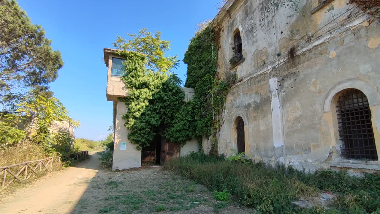 Procida - façade古代监狱概述视频素材