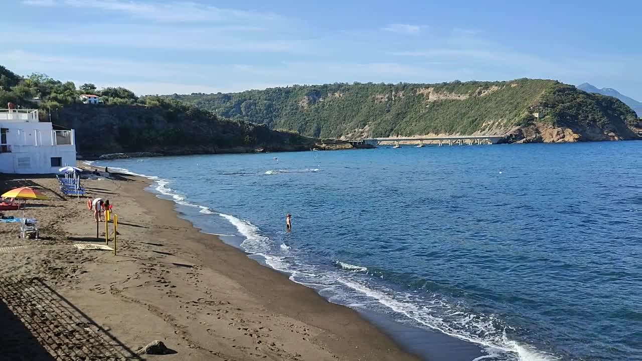 Procida - Chiaiolella海滩概述视频素材