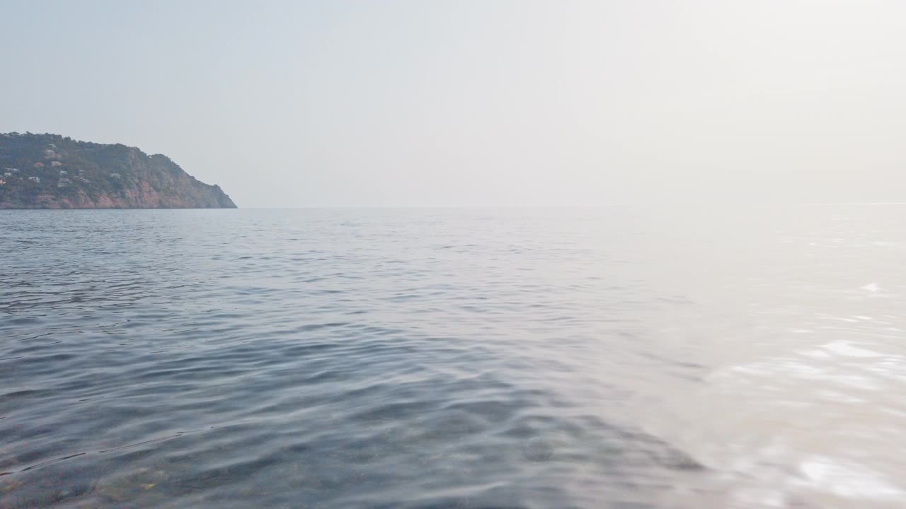 夏天，西班牙伊比沙岛美丽的海滩视频素材