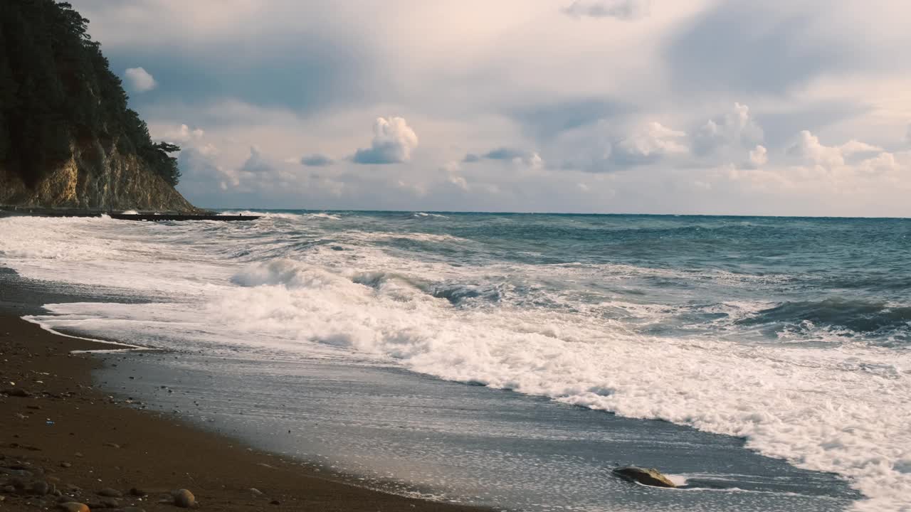 阴天的海浪视频素材