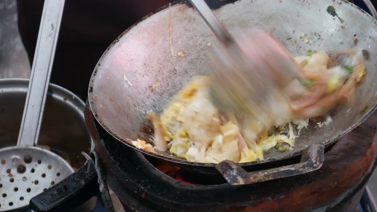 炒面鸡肉视频素材