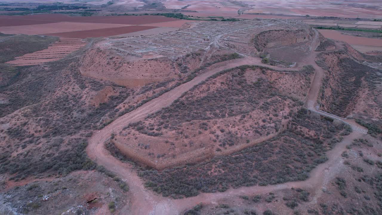 Bajo Martin地区阿扎拉附近的Cabezo de Alcalá考古遗址。前线。阿拉贡。西班牙。欧洲视频素材