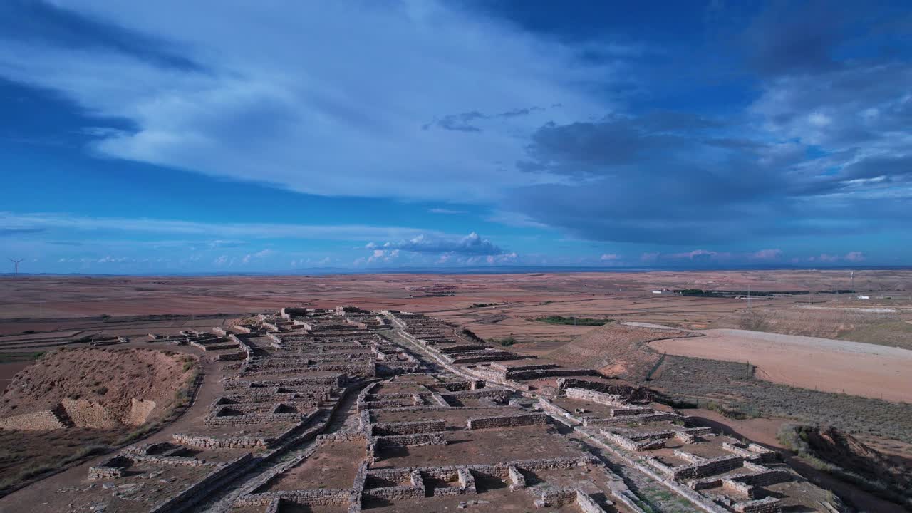 Bajo Martin地区阿扎拉附近的Cabezo de Alcalá考古遗址。前线。阿拉贡。西班牙。欧洲视频素材