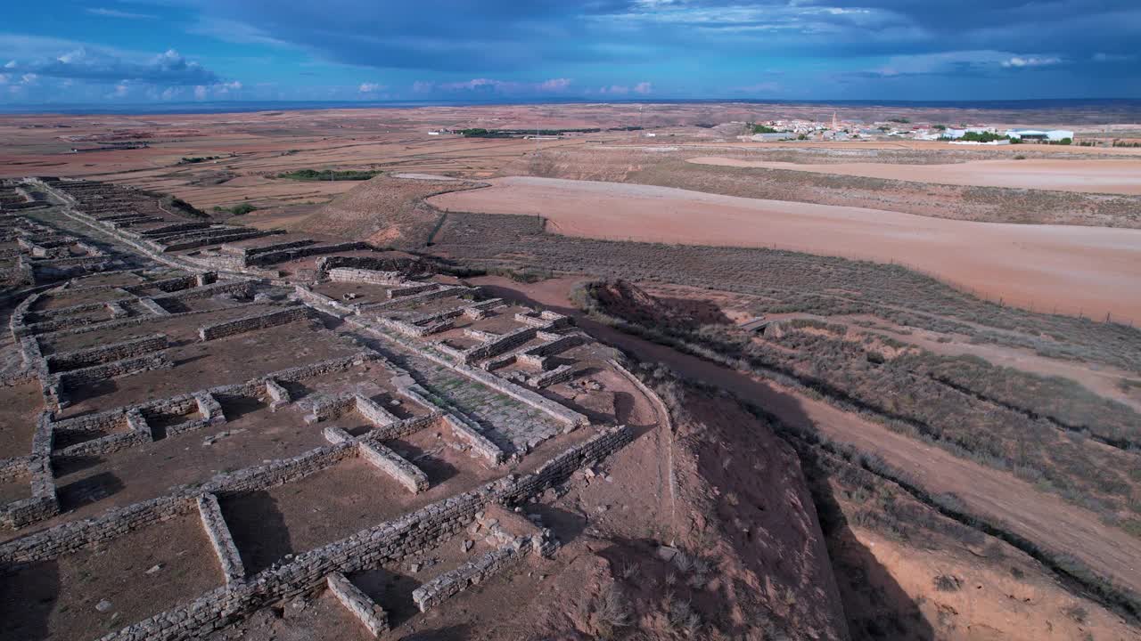 Bajo Martin地区阿扎拉附近的Cabezo de Alcalá考古遗址。前线。阿拉贡。西班牙。欧洲视频素材