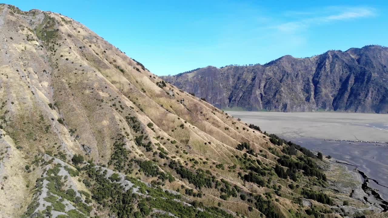 布罗莫火山是印度尼西亚东爪哇岛的一座活火山。视频素材