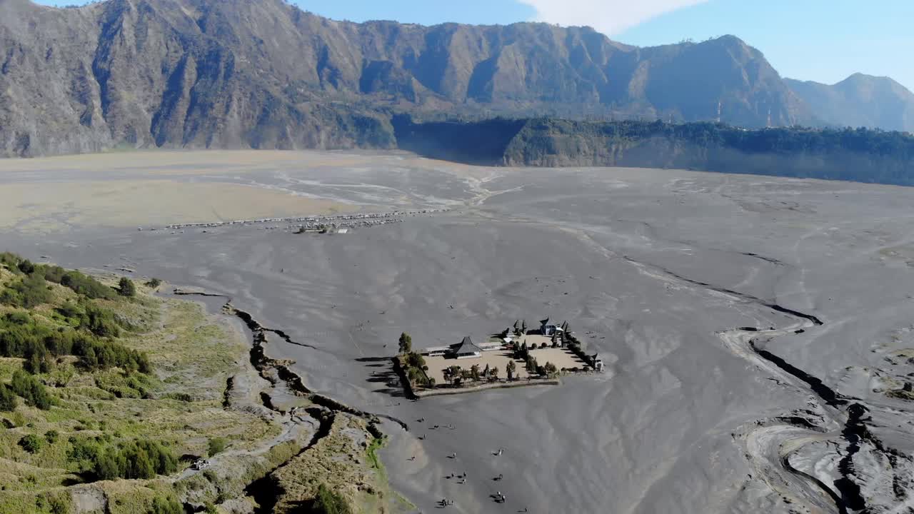 布罗莫火山是印度尼西亚东爪哇岛的一座活火山。视频素材