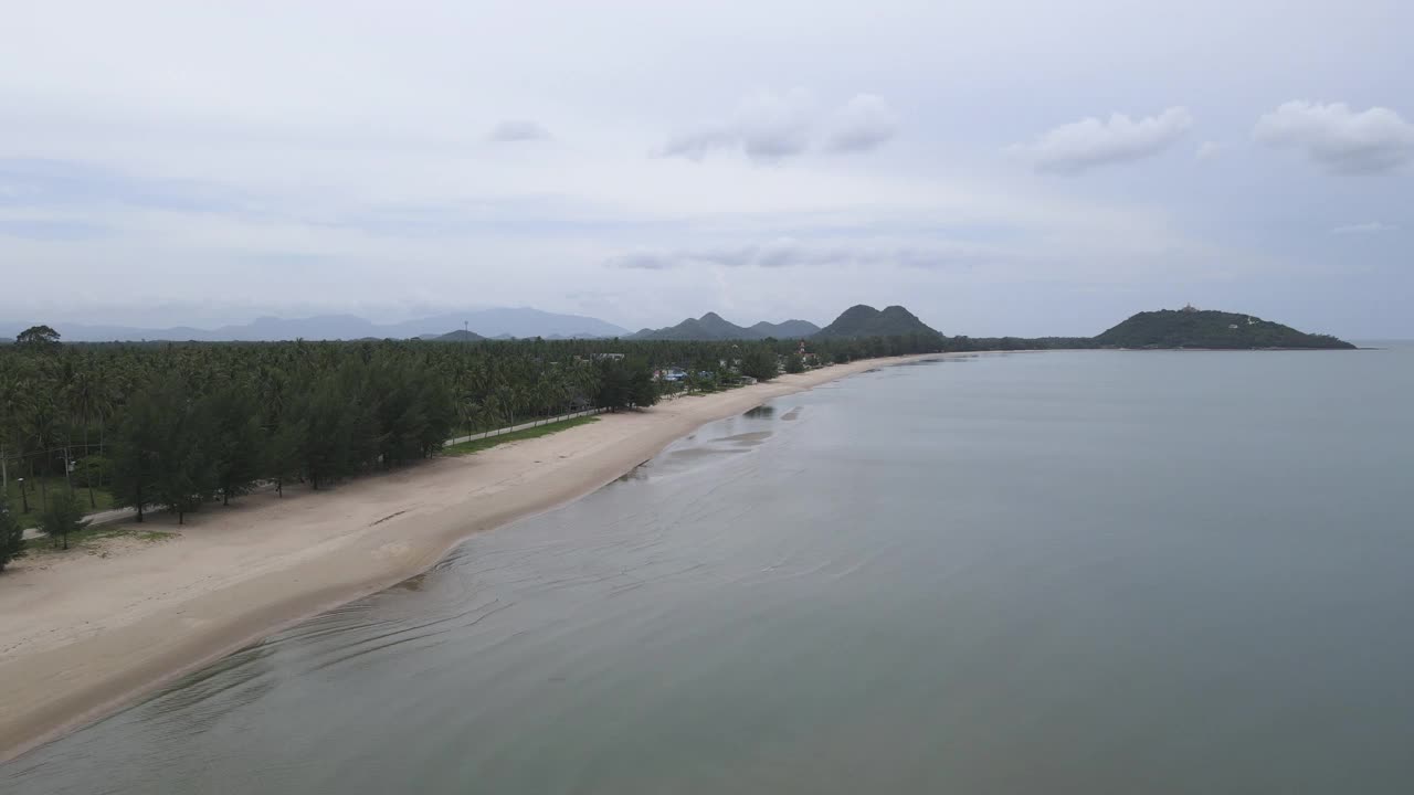 海洋和热带海滩的鸟瞰图视频素材