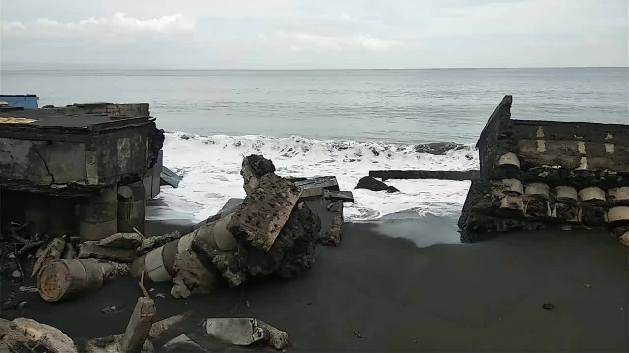 延伸的海滩风景作为视频内容背景。巴厘岛美丽的海滩镜头。海景高清视频素材